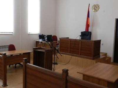 Արմավիրի մարզում 37-ամյա ամբաստանյալը հայհոյել է դատավորին, սպառնացել նրա ընտանիքի անդամներին, ապա ինքնավնասում արել