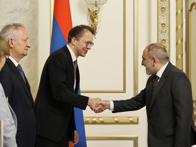 Премьер-министр Армении принял делегацию банка KfW
