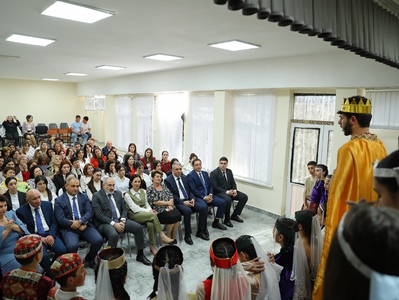 Փաշինյանը գնացել է Զառ և դիտել «Պապ թագավոր» ներկայացումը