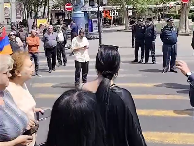 «Հող են հանձնում, սիգնալ տվեք». Բողոքի ակցիա՝ Ազատության հրապարակի մոտ. քաղաքացիները փողոց են փակում