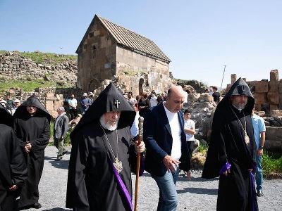 Գարեգին Բ-ն այցելել է Արագածոտնի թեմի Սուրբ Սարգիս վանական համալիր