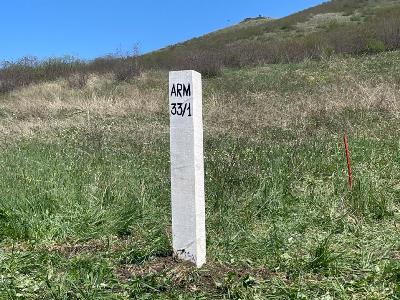 Пашинян опубликовал фото первого пограничного столба на армяно-азербайджанской границе в Тавуше