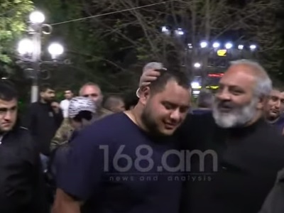 Նոյեմբերյանի ոստիկանության բաժնից քիչ առաջ ազատ արձակվեց գնդապետ Միհրան Մախսուդանի որդին եւ եւս երկու բերման ենթարկված