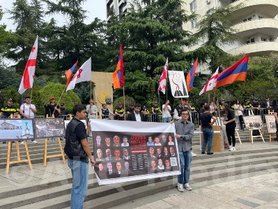 Վիրահայերը պահանջատիրական ցույց են կազմակերպել Թբիլիսիում Թուրքիայի դեսպանատան մոտ