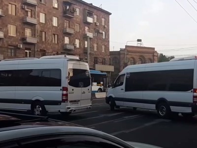 Քաղաքացիները միկրոավտոբուսներով փակել էին Արշակունյաց պողոտան