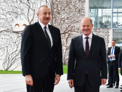 Հետևելով Ուրսուլային. Շոլցն հաճոյախոսությունների տարափ է ուղղել Ալիևին