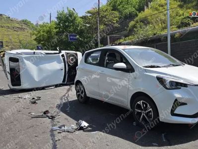 Մյասնիկյան պողոտայում՝ «Բելաջիո»-ի մոտ բախվել են «BMW X6»-ը, «Changan»-ը և «Նիվան». վերջինս կողաշրջվել է. կա վիրավոր