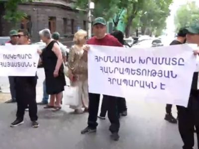 «Հեռացնե՛լ Նիկոլին», Հիմնական խրամատը Հայաստանի հրապարակն է». բողոքի ակցիա՝ կառավարության շենքի դիմաց