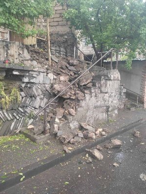 Փլուզում Երևանի Պարոնյան փողոցում