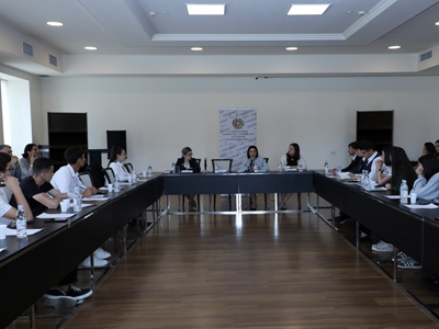 Ինքնուրույն խումբ ձևավորեք, զանգեք, նամակ գրեք. ԿԳՄՍ նախարարը՝ աշակերտական խորհրդի հերթական նիստում