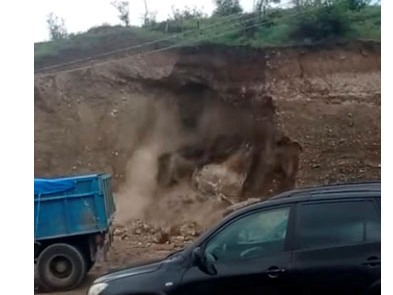 В селе Киранц Тавушской области Армении произошел оползень