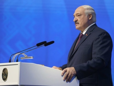Лукашенко призвал жителей ближнего и дальнего зарубежья «остановить обезумевших политиканов»