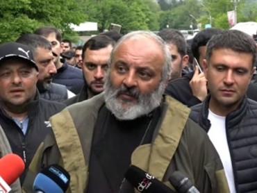 Բորդյուր լիզելու արտահայտությունը, մարդկանց վրա թքելը փողոցային չէ՞, բա տաճարը չհաղթի՞ էդ փողոցին․ Բագրատ Սրբազան
