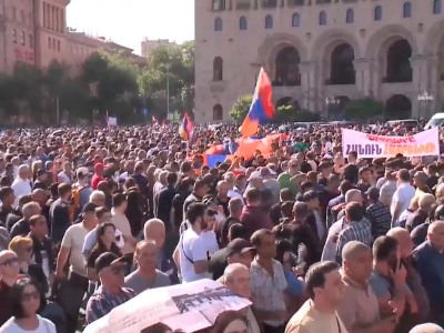 Հանրապետության հրապարակը լեփ լեցուն է մարդկանցով․ սպասում են Բագրատ Սրբազանին