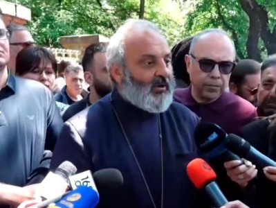 Գագիկ Մելքոնյանի և Հովիկ Աղազարյանի միջև է պայքարը․ Սրբազանի հեգանանքը՝ վարչապետի թեկնածուի մասին