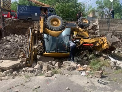 Սարի թաղում աշխատանքներ կատարելիս տրակտորը շրջվել է. փլուզվել է ճանապարհի հենապատը