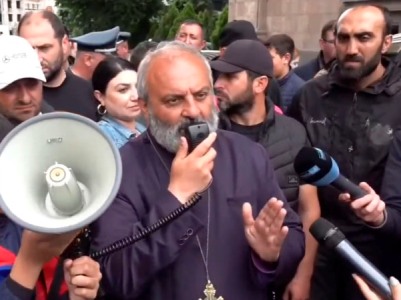 March, led by Archbishop Bagrat Galstanyan, ends at Yerevan Republic Square