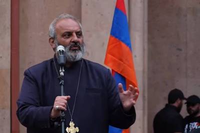 «Հրապարակ». Լուծում՝ երկու քայլից. Սրբազանը որոշել է, որ հենց ինքը լինի վարչապետի թեկնածուն