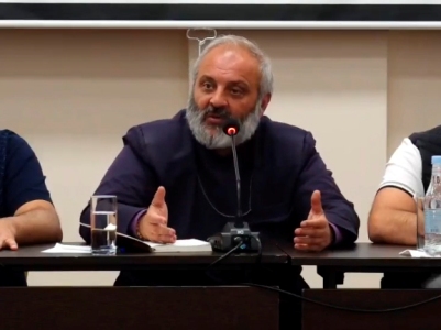 Ինչո՞ւ երկու տարի առաջ թշնամու գրաված հողերի մասին չեք խոսում, հանկարծ 90-ականների հողերի մասին եք խոսում. Սրբազան