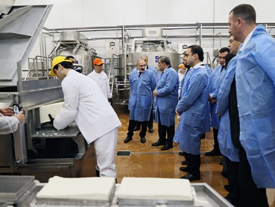 Премьер-министр присутствовал на открытии завода по производству молочных продуктов