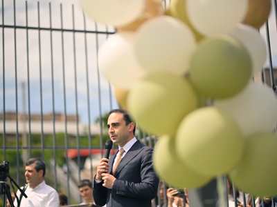 Սիրելի շրջանավարտներ, դուք մեր վաղվա հույսն եք. Ավինյանը շնորհավորել է շրջանավարտներին