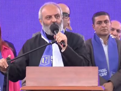 Архиепископ Баграт Галстанян заявил, что в будущем вернется к духовному служению