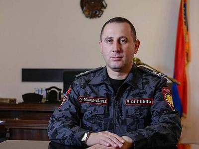 «Հրապարակ». Պարգևավճարներ եւ գեներալի կոչում են տալիս ու քսի տալիս ժողովրդի վրա