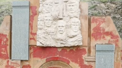 В Бердзоре азербайджанцы осквернили мемориальный комплекс в память павших воинов-ополченцев