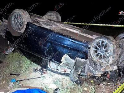 1 զոհ, 4 վիրավոր․ Արմավիրում «Ford Fusion»-ը բախվել է հողաթմբին և, մոտ 100 մետր գլորվելով, գլխիվայր հայտնվել դաշտում