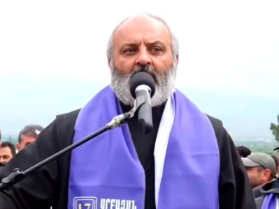 «Այսօր հանրահավաք չի լինելու». Սրբազանի առաջնորդությամբ ուխտագնացության մասնակիցներն ավտոերթով վերադարձան Երևան
