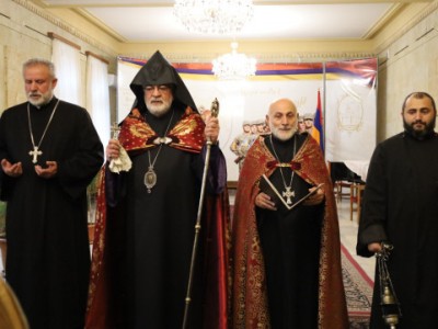 Նավասարդ արքեպիսկոպոս Կճոյանը Սրբալույս Մյուռոնով օծել է Եռաբլուրի Սրբոց Նահատակաց եկեղեցու Ավագ Սեղանի նոր սրբապատկերը