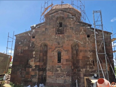 Նորոգվում է Արագածոտնի մարզի Գառնահովիտի Սուրբ Գևորգ եկեղեցու տանիքածածկը