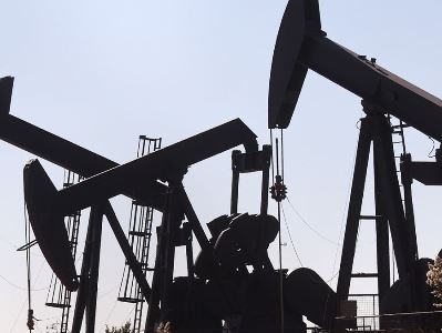 Страны ОПЕК+ продлили сокращение добычи нефти до 2025 года