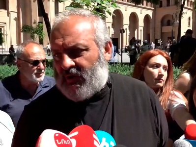 Իմ թիկունքում իմ հարություն առած Տերն է կանգնած, իսկ ԱԱԾ-ն էլ բոլոր մեղադրանքները հերքել է. Սրբազան