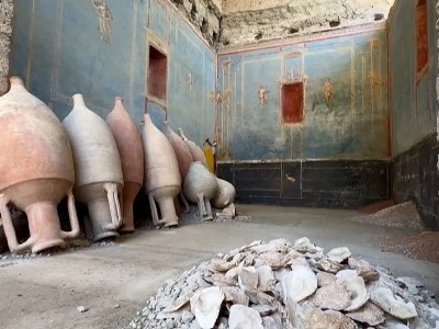 Археологи обнаружили во время раскопок в Помпеях древнеримское святилище с роскошными фресками