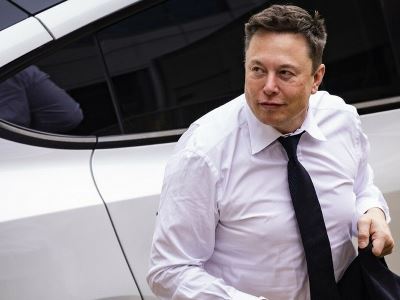 Акционеры подали в суд на Илона Маска и правление компании Tesla