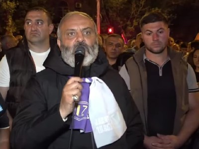 Տղերք, էսօր կարևոր հարց է լուծվում. Բագրատ Սրբազանը` ոստիկաններին