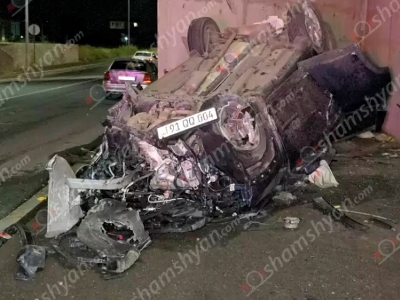 Երևանում «Jeep.-ը կամրջից 10 մետր բարձրությունից ցած է ընկել եւ գլխիվայր շրջվել. կան վիրավորներ