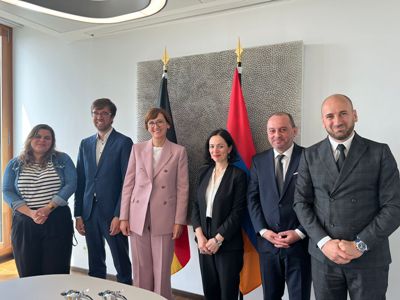 ԿԳՄՍ նախարարը հանդիպել է ԳԴՀ կրթության և հետազոտության դաշնային նախարարի և Բունդեսթագի փոխնախագահի հետ