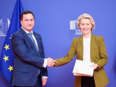 Глава представительства Армении в ЕС вручил верительные грамоты председателю Еврокомиссии