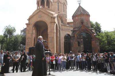 «Հրապարակ». Սրբազանը կայցելի Սյունիք. Համայնքապետերը կհանդիպե՞ն սրբազանի հետ, թե՞ «կարեւոր գործով» կբացակայեն մարզից