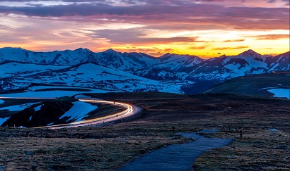 Researchers find explanation for emergence of mysterious bulges, depressions on Earth's surface