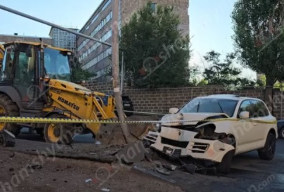 Գիշերը Երևանում ոչ սթափ վարորդը «Porsche Cayenne»-ով բախվել է էլեկտրասյանը և կայանված տրակտորին. կան տnւժածներ