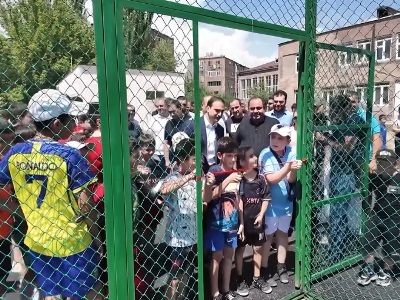 Էրեբունիում ընթացիկ տարում մեկ տասնյակից ավելի բակեր կդառնան բարեկարգ ու հարմարավետ (վիդեո)