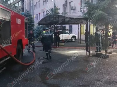 На территории Ереванского государственного педагогического университета вспыхнул пожар