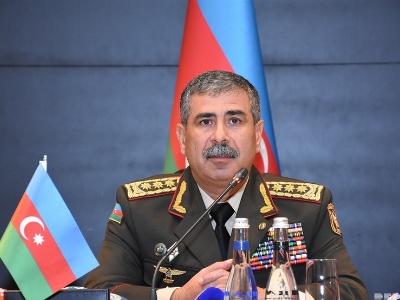 Ադրբեջանի պաշտպանության նախարարը մեկնել է Բելառուս