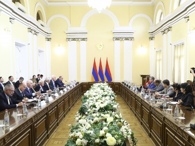 ԱԺ ընդդիմադիր խմբակցությունների պատգամավորները հանդիպել են ԱՄՆ սենատոր Ռոջեր Ուիքերի գլխավորած պատվիրակության հետ