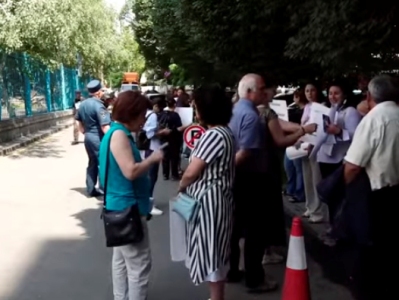 Карабахская протестующая: Почему мы не имеем права вернуться в свои дома?