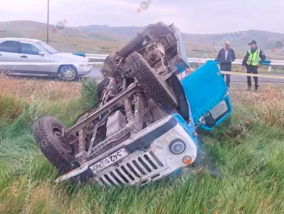 Շիրակի մարզում «Իգիթ» ՍՊԸ-ի «ԳԱԶ 53» բեռնատարը կողաշրջվել և հայտնվել է դաշտում. կա վիրшվոր