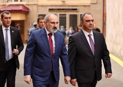 «Հրապարակ». Փաշինյանը Վահե Ղազարյանին հանձնարարել է համայնքապետերի դեմ կոմպրոմատներ հավաքել
